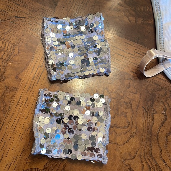 NWOT Weissman silver sequin tank and matching fingerless gloves size kids medium - Picture 7 of 11